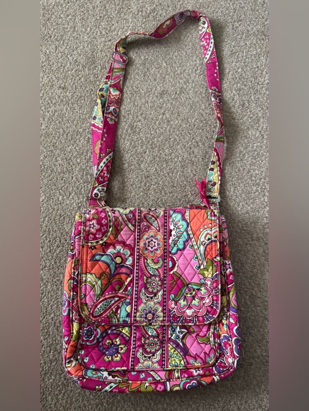 Vera Bradley RETIRED Pink Swirls Vibrant Pink Quilted Crossbody Bag Hipster